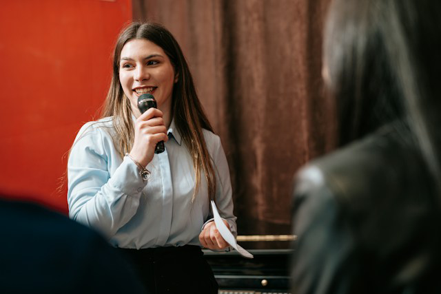 An interpreter at work