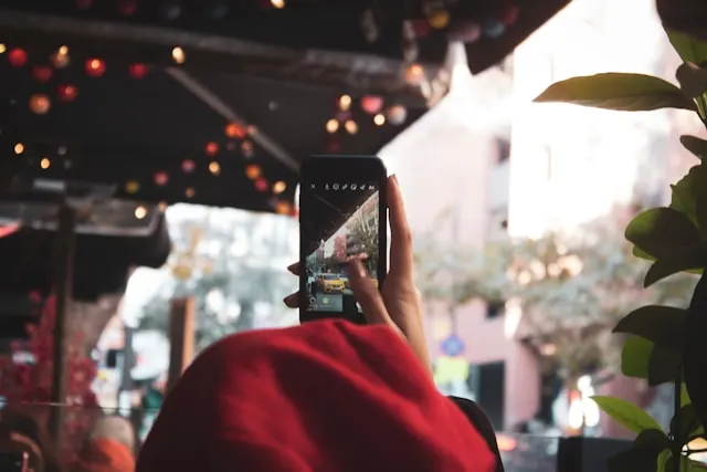 A person shooting an Instagram story by using a smartphone.