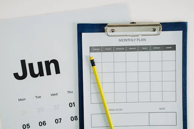 A calendar and a monthly plan template.