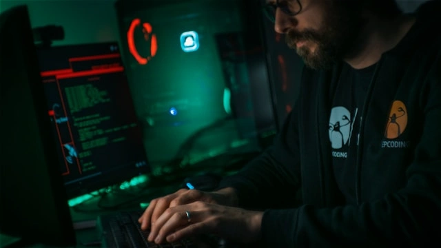 https://cdn.maestra.ai/images/2025/03/20212106/game-development.webp